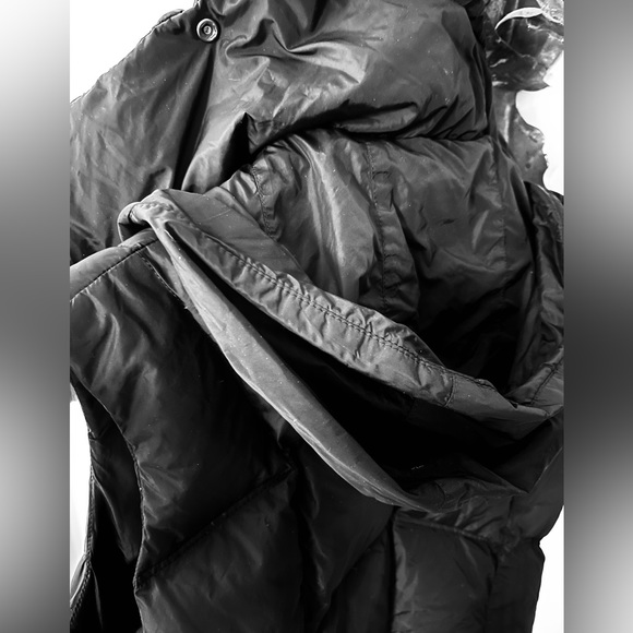 Vest..European Goose Down ladie’s Add puff vest with tuck away hood size  10. - Picture 4 of 7